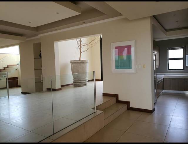 6 BEDROOM HOUSE FOR SALE IN LANSERIA